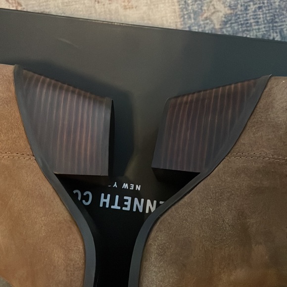 New-Kenneth Cole Women's Kara Loafer, size 9 - Picture 10 of 15